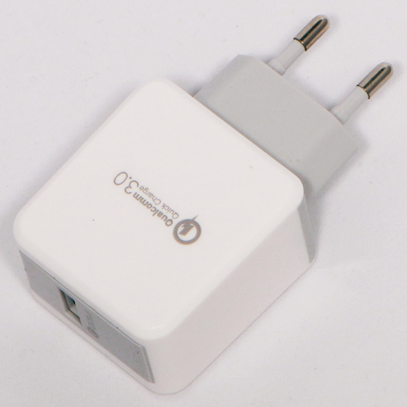 3-805 Адаптер питания USB, 220V, 1 выход БЫСТРАЯ ЗАРЯДКА 3.0